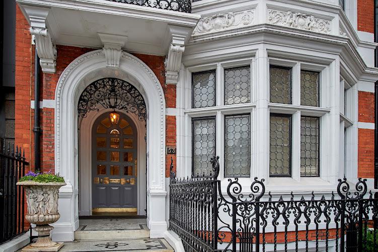 Bryer Wallace, Knightsbridge