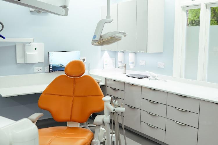 Post House Dental | Invisalign Weybridge | Dental Implants | Emergency Dentist