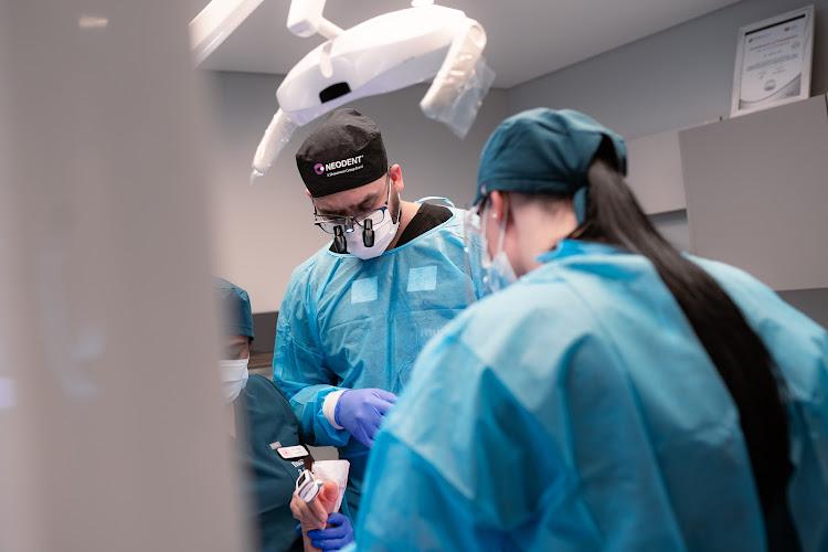 Dr Adeel Ali | Implantology and Full Jaw Teeth In A Day