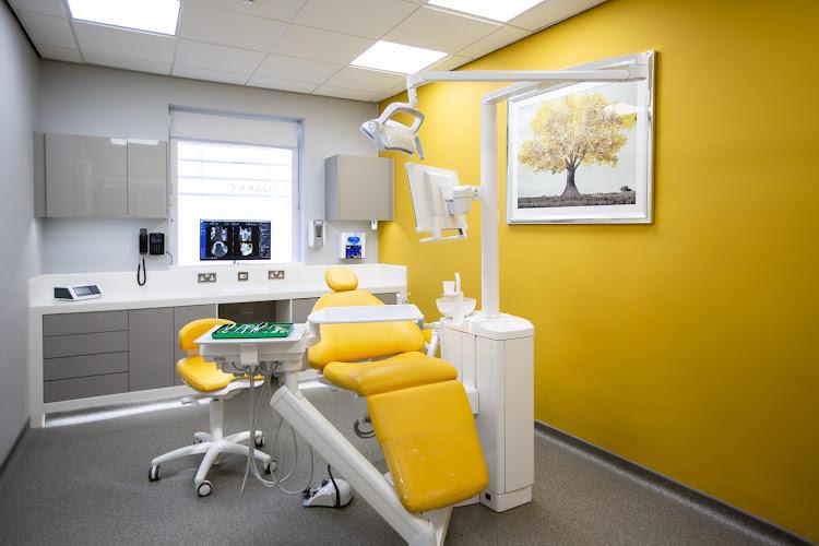 7oaks Clinic: Advanced Dental Implant Care