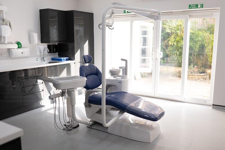 Elegant Smiles Dental and Implant Centre Stamford